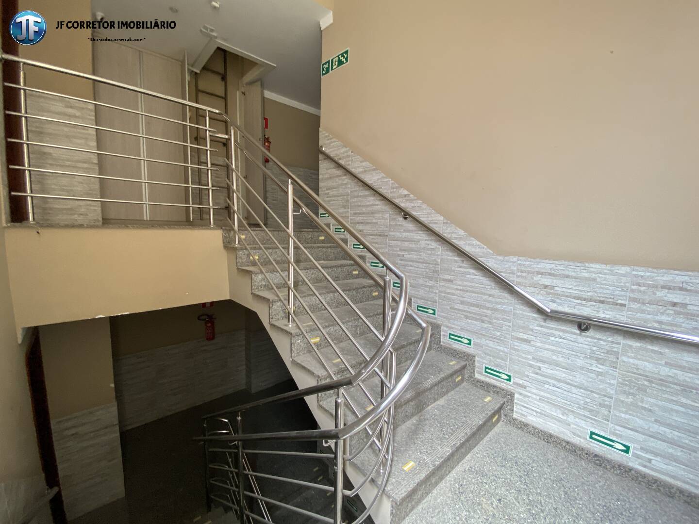 Apartamento à venda com 2 quartos, 60m² - Foto 2