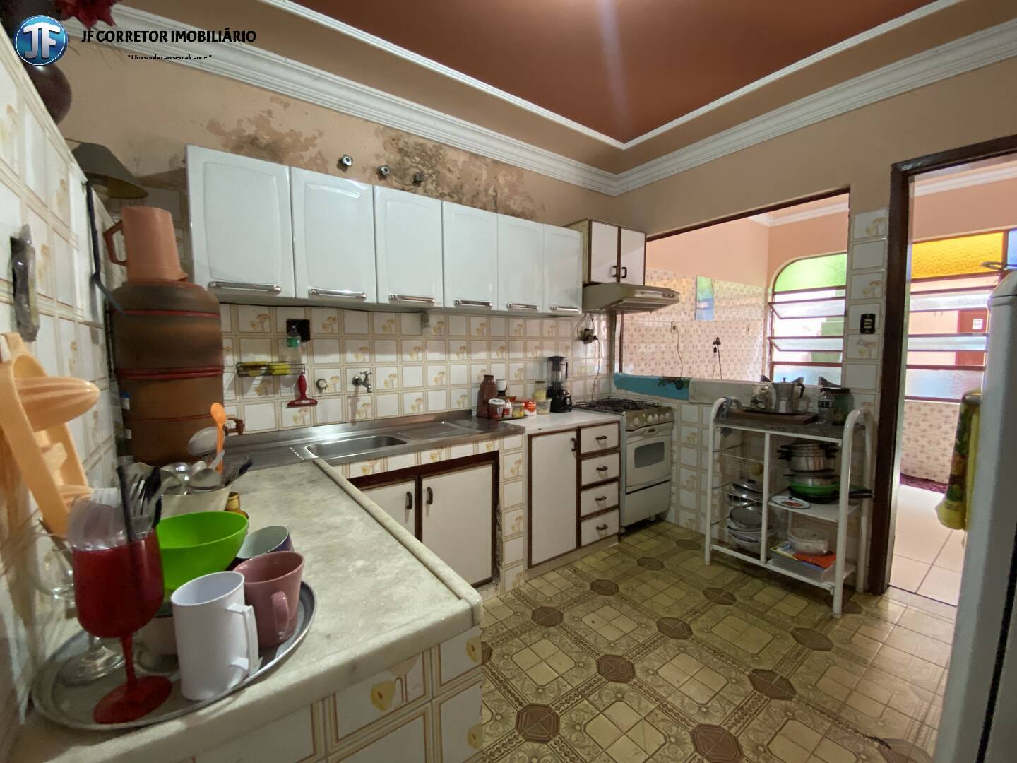 Casa à venda com 3 quartos, 239m² - Foto 2