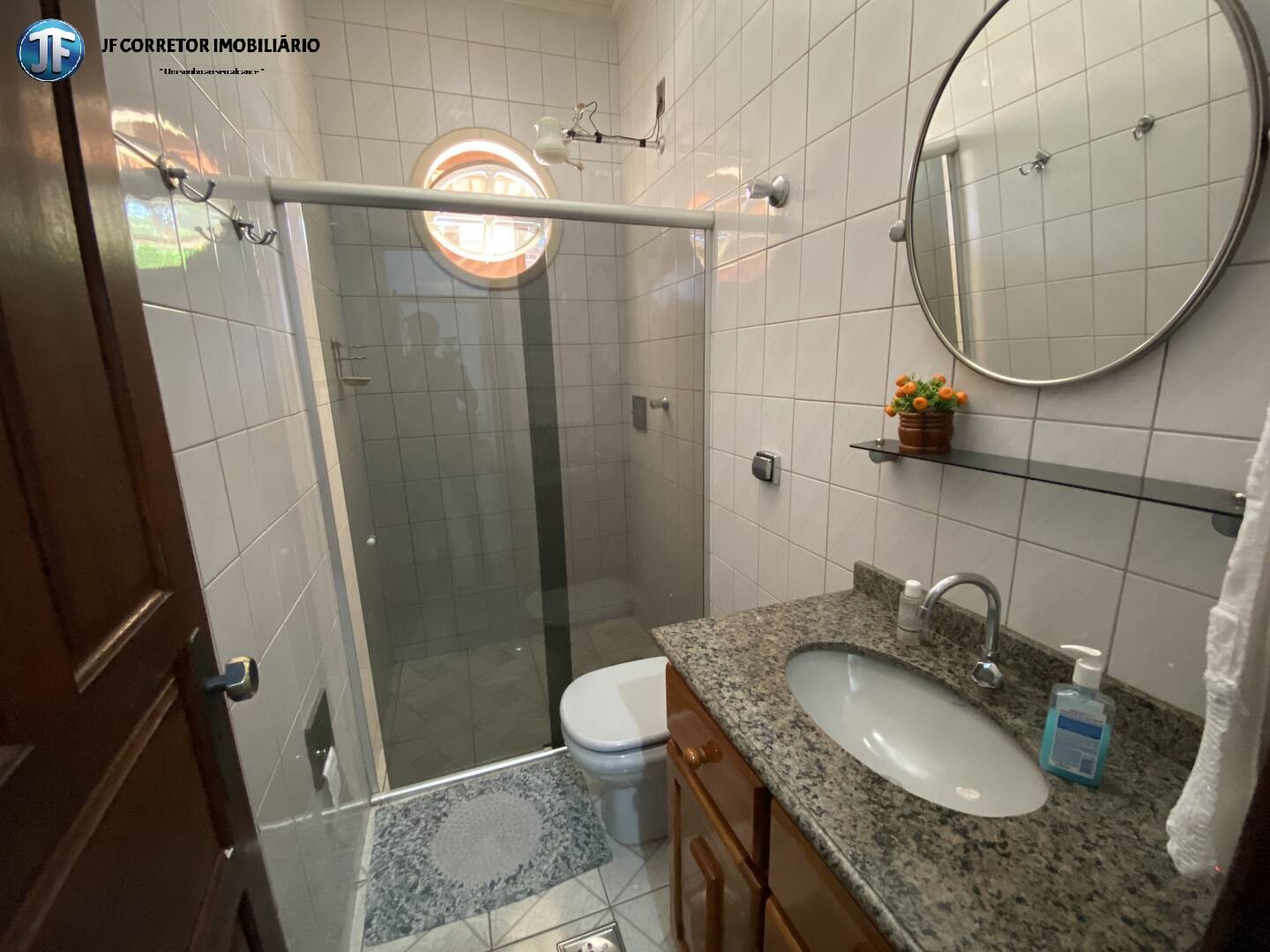 Casa à venda com 3 quartos, 242m² - Foto 5
