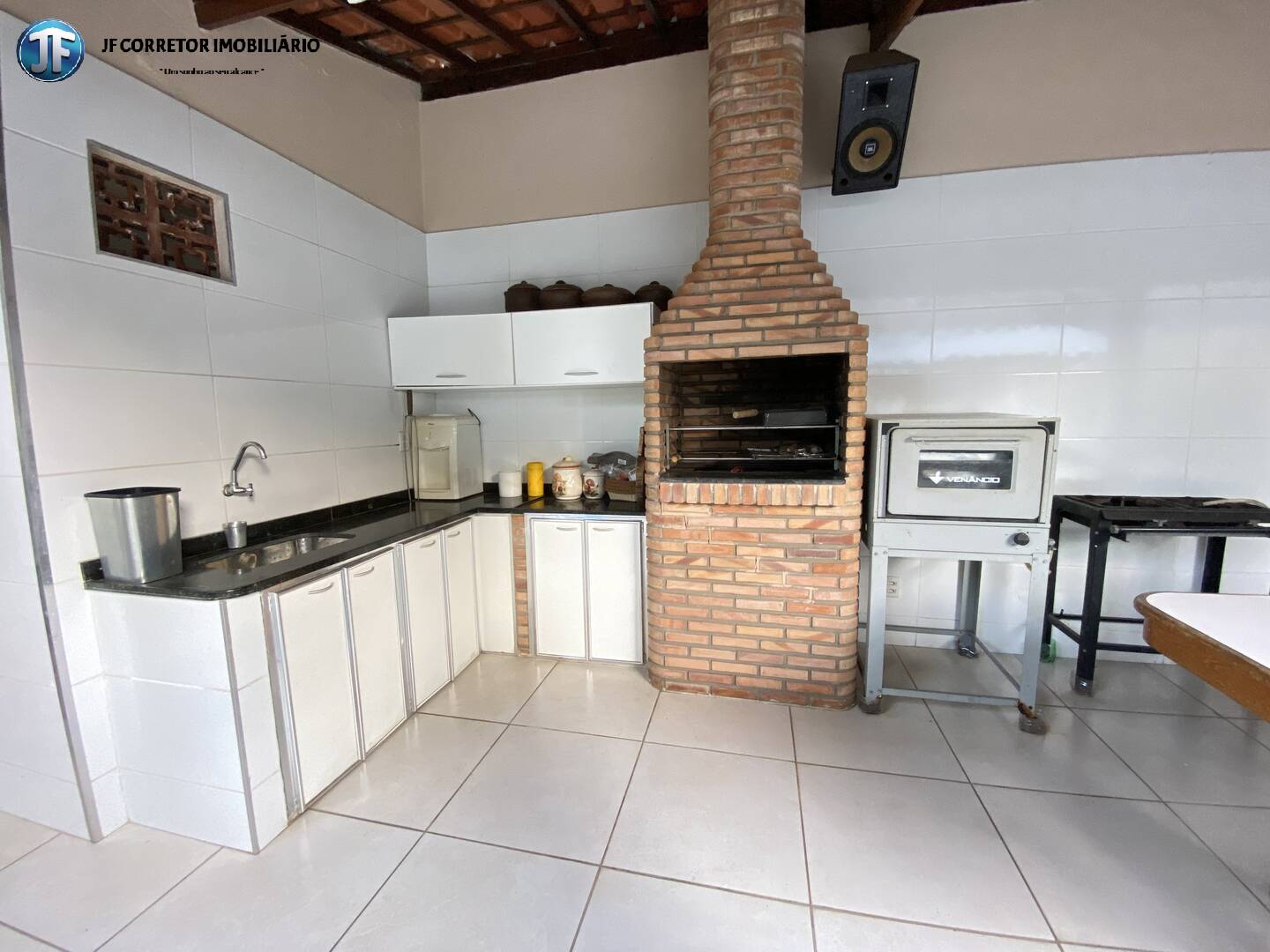 Casa à venda com 3 quartos, 250m² - Foto 4