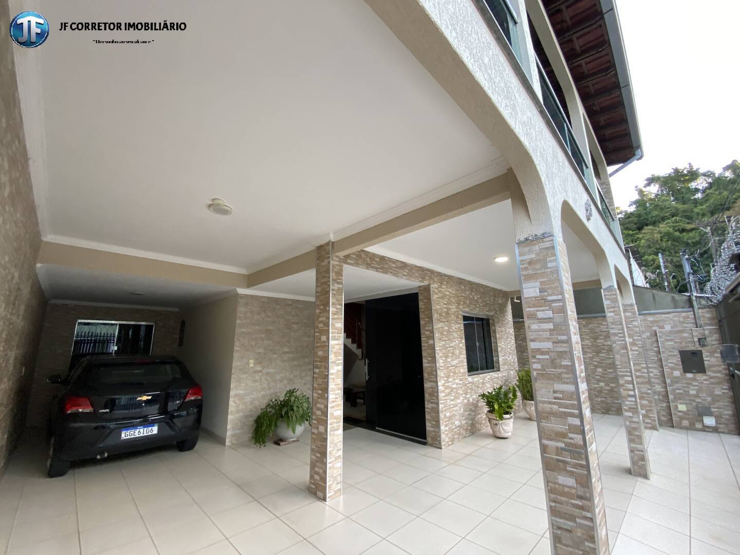 Casa à venda com 3 quartos, 250m² - Foto 1
