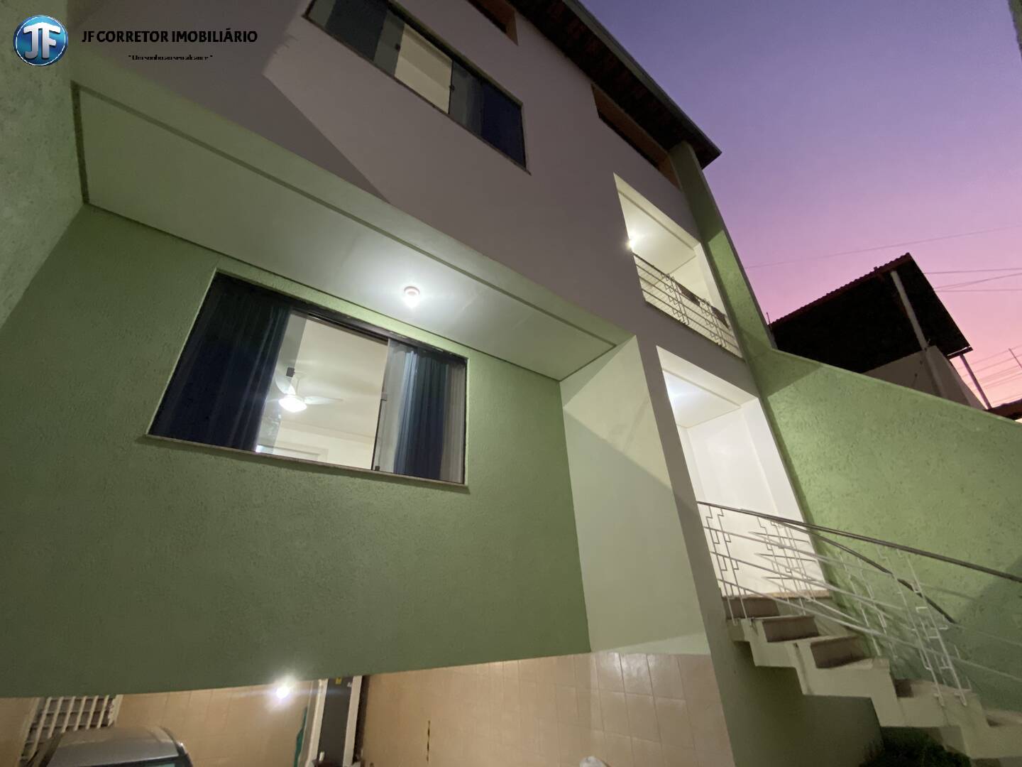 Casa à venda com 3 quartos, 320m² - Foto 1