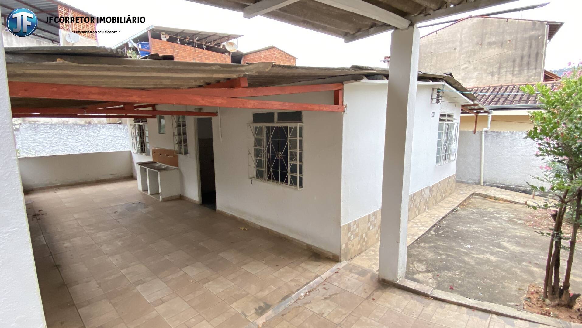 Casa à venda com 3 quartos, 341m² - Foto 1