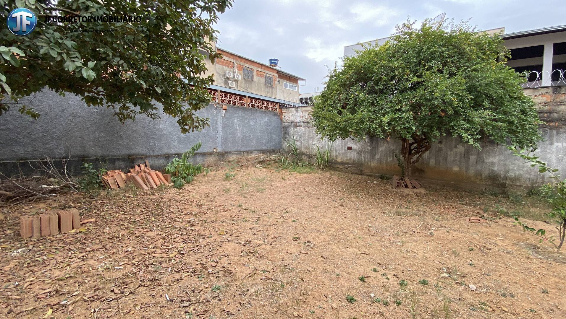 Casa à venda com 3 quartos, 341m² - Foto 9