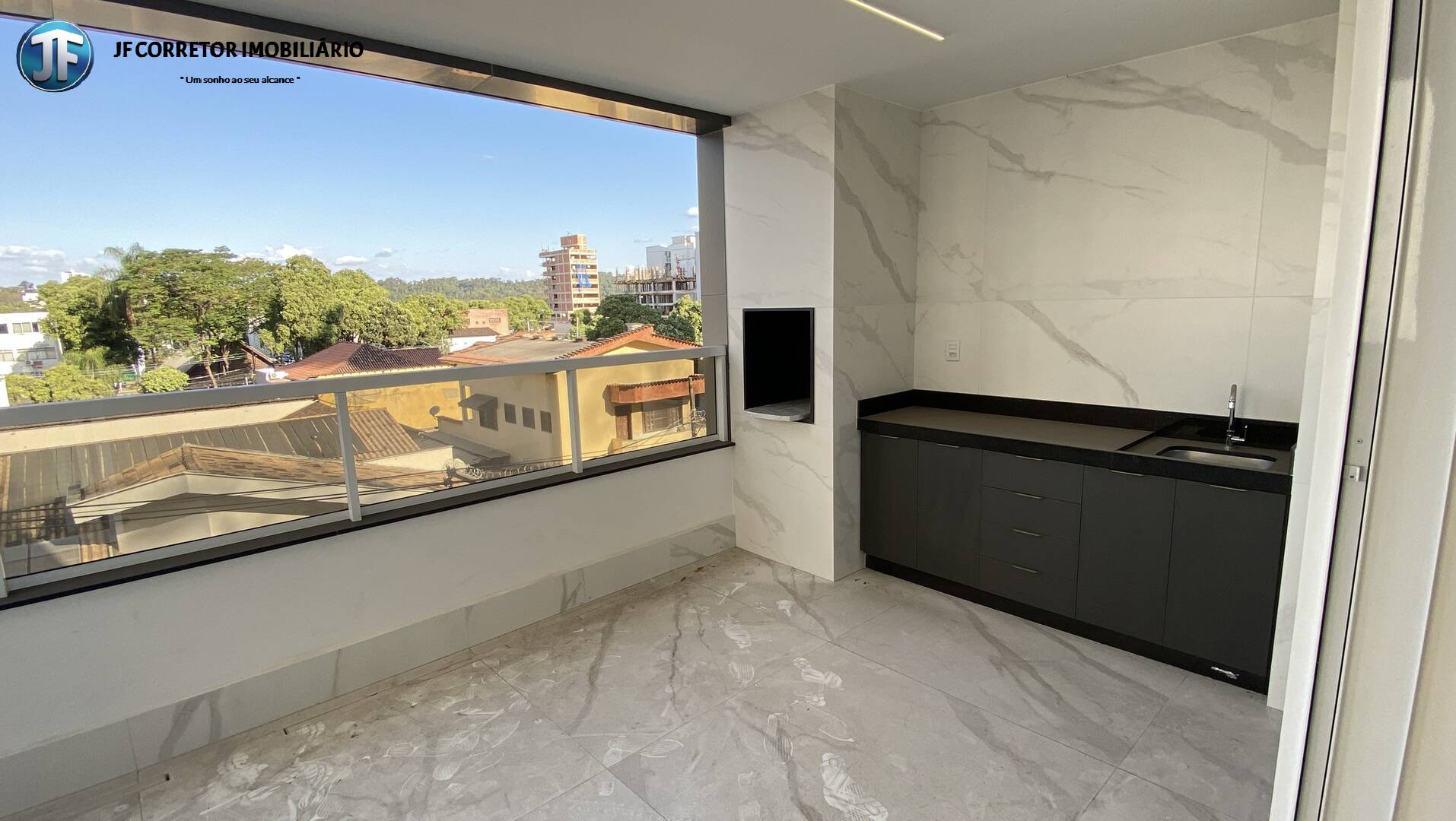 Apartamento à venda com 3 quartos, 150m² - Foto 2