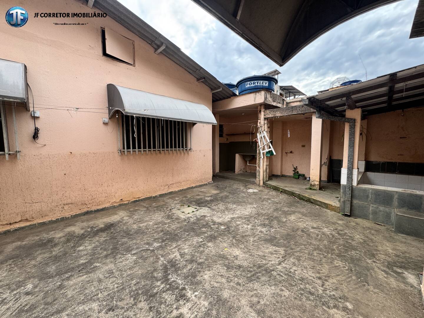 Casa à venda com 3 quartos, 324m² - Foto 14